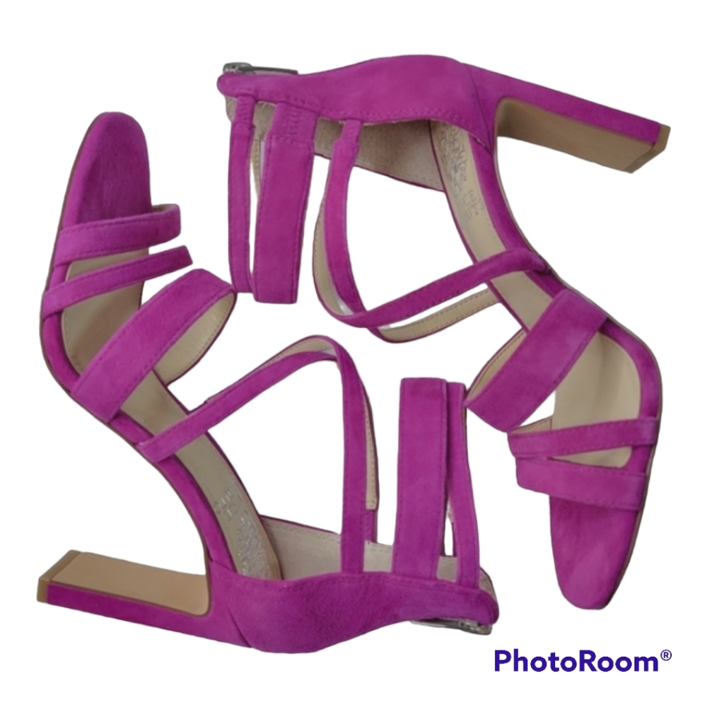 NWOT Vince Camuto Bunniva2 Fuscia Sandles